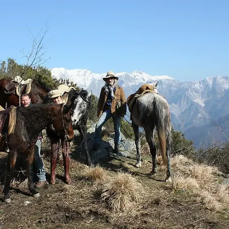 Centro Trekking A Cavallo Monte Brugiana Country house